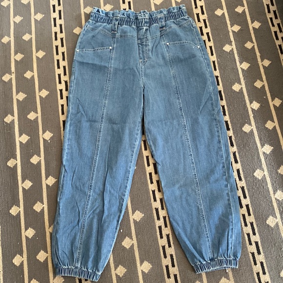 Frayed Jogger Jeans - Picture 3 of 9